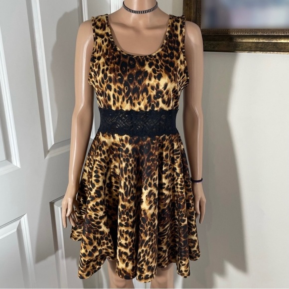 Beautiful Cheetah Print Sleeveless Dress With Black Lace - Size: L - Picture 2 of 6